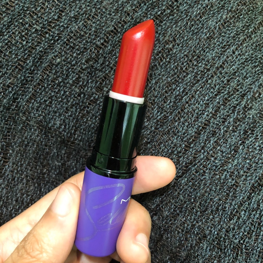 MAC Selena AmplifiedLipstick- Como La Flor